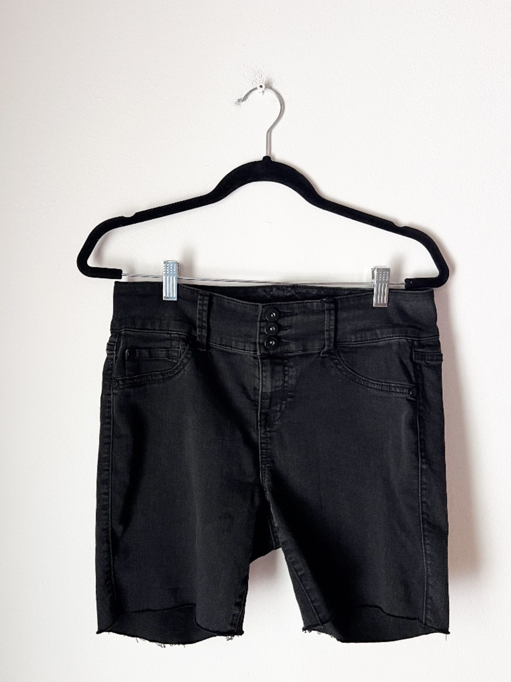Torrid Denim Black Wash Raw Hem Stretch Shorts Women's 12S 3 Button
